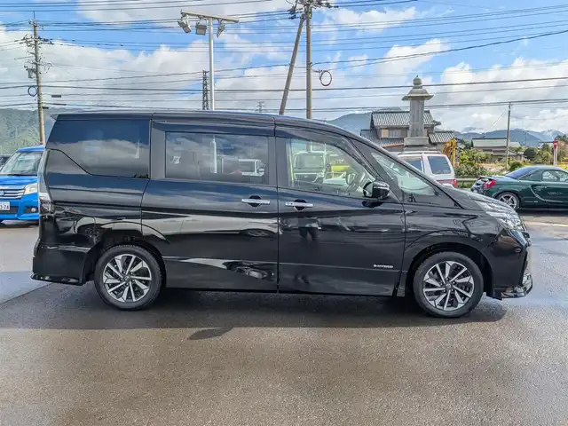 日産 セレナ ハイウェイスター V 福井県 2022(令4)年 6.1万km ダイヤモンドブラック 純正10インチナビ/AM/FM/フルセグ/BT/CD/DVD/全方位カメラ/両側パワースライドドア/11インチフリップダウンモニター/プロパイロット/踏み間違い衝突防止アシスト/クリアランスソナー/BSW/クルーズコントロール/前方ドライブレコーダー/セルスターGPSレーダー/ETC/純正フロアマット/純正16インチAW/LEDヘッドライト/スマートキー