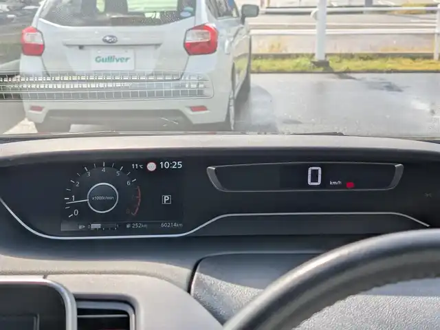 日産 セレナ ハイウェイスター V 福井県 2022(令4)年 6.1万km ダイヤモンドブラック 純正10インチナビ/AM/FM/フルセグ/BT/CD/DVD/全方位カメラ/両側パワースライドドア/11インチフリップダウンモニター/プロパイロット/踏み間違い衝突防止アシスト/クリアランスソナー/BSW/クルーズコントロール/前方ドライブレコーダー/セルスターGPSレーダー/ETC/純正フロアマット/純正16インチAW/LEDヘッドライト/スマートキー