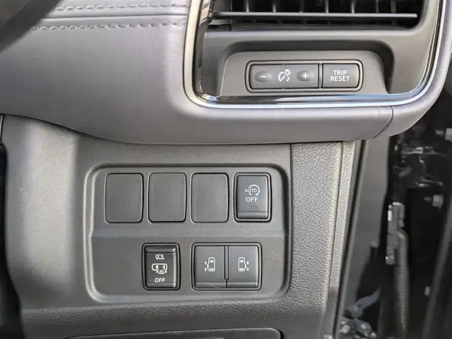 日産 セレナ ハイウェイスター V 福井県 2022(令4)年 6.1万km ダイヤモンドブラック 純正10インチナビ/AM/FM/フルセグ/BT/CD/DVD/全方位カメラ/両側パワースライドドア/11インチフリップダウンモニター/プロパイロット/踏み間違い衝突防止アシスト/クリアランスソナー/BSW/クルーズコントロール/前方ドライブレコーダー/セルスターGPSレーダー/ETC/純正フロアマット/純正16インチAW/LEDヘッドライト/スマートキー