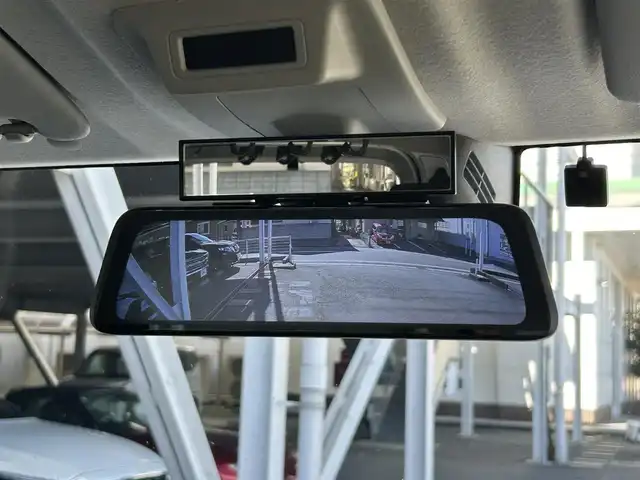 スズキ ジムニー シエラ JC 静岡県 2024(令6)年 0.9万km シルキーシルバーメタリック スズキセーフティサポート/・デュアルセンサーブレーキサポート/・車線逸脱警報機能/・ふらつき警報機能/・先行車発信おしらせ機能/（車両進入禁止/はみ出し禁止/最高速度）/・ハイビームアシスト/社外デジタルインナーミラー/４WD/5速MT/ビルトインETC/クルーズコントロール/シートヒーター/アイドリングストップ/電動格納ミラー（ウィンカーミラー/ミラーヒーター）/純正オプションロッドホルダー/ヘッドラインプウォッシャー/ホワイト照明マルチインフォメーションディスプレイ/革巻きステアリング/プライバシーガラス/ジオランダーG015（人気のホワイトレター）タイヤ