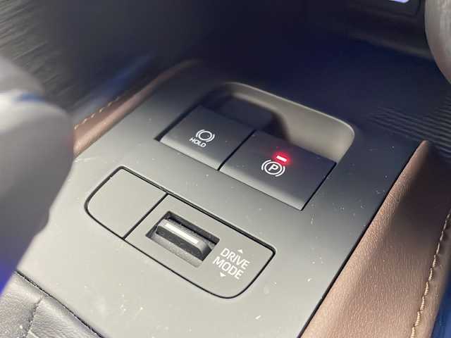 トヨタ ハリアー Z レザーパッケージ 愛知県 2023(令5)年 4.1万km ブラック 純正メモリナビ/・FM/AM/フルセグTV/BT/USB/Miracas/TVキャンセラー/JBLサウンド/パノラミックビューモニター/バックモニター/デジタルインナーミラー/ヘッドアップディスプレイ/調光パノラマルーフ/運転席助手席パワーシート/運転席シートメモリー/運転席助手席シートヒーター/レザーシート/ステアリングヒーター/革巻きステアリング/ステアリングスイッチ/オートLEDヘッドライト/オートハイビーム/電動パーキングブレーキ/オートブレーキホールド/ビルトインETC20/LTA/BSN/PCS/クリアランスソナー/RCTA/PKSB/RSA/横滑り防止装置/isofix/スペアキー１本