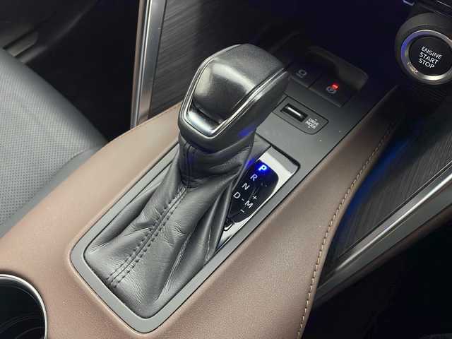 トヨタ ハリアー Z レザーパッケージ 愛知県 2023(令5)年 4.1万km ブラック 純正メモリナビ/・FM/AM/フルセグTV/BT/USB/Miracas/TVキャンセラー/JBLサウンド/パノラミックビューモニター/バックモニター/デジタルインナーミラー/ヘッドアップディスプレイ/調光パノラマルーフ/運転席助手席パワーシート/運転席シートメモリー/運転席助手席シートヒーター/レザーシート/ステアリングヒーター/革巻きステアリング/ステアリングスイッチ/オートLEDヘッドライト/オートハイビーム/電動パーキングブレーキ/オートブレーキホールド/ビルトインETC20/LTA/BSN/PCS/クリアランスソナー/RCTA/PKSB/RSA/横滑り防止装置/isofix/スペアキー１本