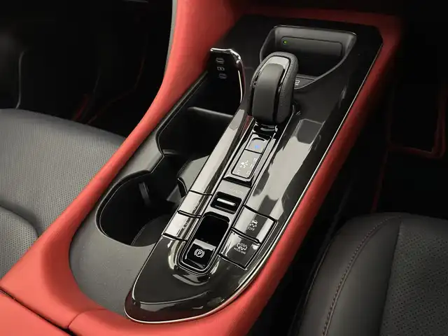 トヨタ クラウン スポーツ RS 宮城県 2024(令6)年 3.5万km プレシャスホワイトパール 4WD/プラグインハイブリッド/パノラマルーフ/全周囲カメラ/デジタルインナーミラー/純正コネクティッドナビ/パワーバックドア/ＨＵＤ/ＢＳＭ/安心降車アシスト/周辺車両接近時アシスト/ドライバーモニタリング/シート／ステアリングヒーター/100V電源/メモリ機能付パワーシート/ウィンドシールドデアイサー/フルセグTV/ドライブレコーダー機能/ETC2.0/充電ケーブル付属/禁煙車