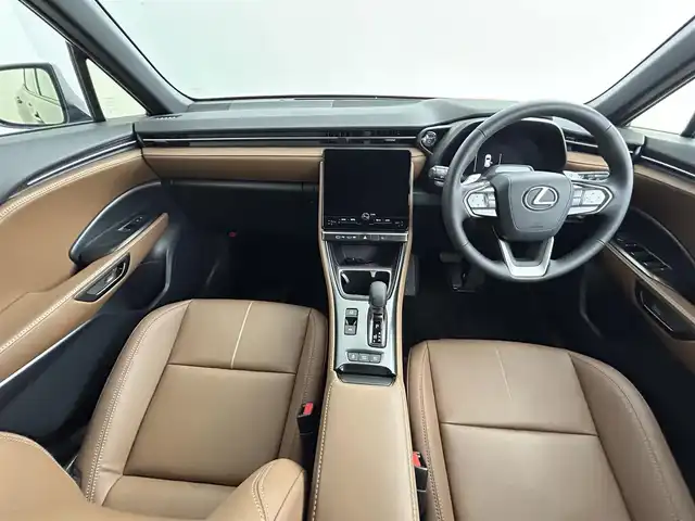レクサス ＬＢＸ リラックス 道央・札幌 2024(令6)年 1.2万km ソニッククロム ・４WD/・純正ディスプレイオーディオ/・フルセグTV/BT/applecarplay/androidauto/・パノラミックビューモニター/・ヘッドアップディスプレイ/・レーダークルーズコントロール/・ブラインドスポットモニター/・クリアランスソナー/・衝突軽減ブレーキ/・レーンディパーチャーアラート/・クリアランスソナー/・パーキングサポートブレーキ/・パワーシート/・パドルシフト/・パワーバックドア/・レザーシート/・シートヒーター/・ステアヒーター/・ETC2.0/・LEDオートライト/・フォグランプ/・保証書/・取扱説明書