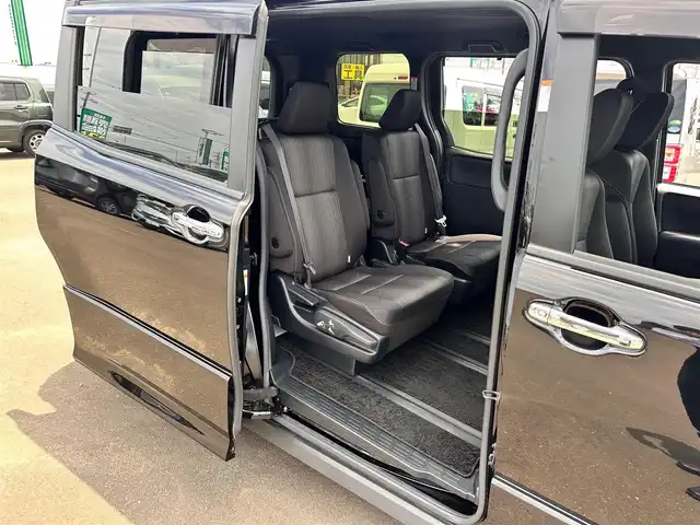 トヨタ ヴォクシー ZS 煌Ⅱ 宮城県 2019(平31)年 6.8万km ブラック Toyota Safety Sense /・プリクラッシュセーフティ/・レーンディパーチャーアラート/・オートマチックハイビーム/・発進遅れ告知機能/インテリジェントクリアランスソナー/12.1フリップダウンモニター（V12T-R66C）/純正9インチナビ【NSZT-Y66T】/・CD/DVD/・フルセグTV/・Bluetooth/・USB/ビルトインETC/両側パワースライドドア /LEDヘッドライト/フォグランプ/オートライト/革巻きステアリング/クルーズコントロール/ステアリングスイッチ/ウィンカー付電動格納式ミラー/純正16インチAW/純正フロアマット/純正ドアバイザー/Wエアバッグ/保証書