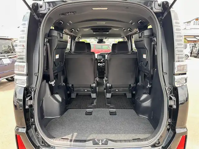 トヨタ ヴォクシー ZS 煌Ⅱ 宮城県 2019(平31)年 6.8万km ブラック Toyota Safety Sense /・プリクラッシュセーフティ/・レーンディパーチャーアラート/・オートマチックハイビーム/・発進遅れ告知機能/インテリジェントクリアランスソナー/12.1フリップダウンモニター（V12T-R66C）/純正9インチナビ【NSZT-Y66T】/・CD/DVD/・フルセグTV/・Bluetooth/・USB/ビルトインETC/両側パワースライドドア /LEDヘッドライト/フォグランプ/オートライト/革巻きステアリング/クルーズコントロール/ステアリングスイッチ/ウィンカー付電動格納式ミラー/純正16インチAW/純正フロアマット/純正ドアバイザー/Wエアバッグ/保証書