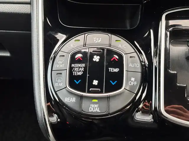 トヨタ ヴォクシー ZS 煌Ⅱ 宮城県 2019(平31)年 6.8万km ブラック Toyota Safety Sense /・プリクラッシュセーフティ/・レーンディパーチャーアラート/・オートマチックハイビーム/・発進遅れ告知機能/インテリジェントクリアランスソナー/12.1フリップダウンモニター（V12T-R66C）/純正9インチナビ【NSZT-Y66T】/・CD/DVD/・フルセグTV/・Bluetooth/・USB/ビルトインETC/両側パワースライドドア /LEDヘッドライト/フォグランプ/オートライト/革巻きステアリング/クルーズコントロール/ステアリングスイッチ/ウィンカー付電動格納式ミラー/純正16インチAW/純正フロアマット/純正ドアバイザー/Wエアバッグ/保証書