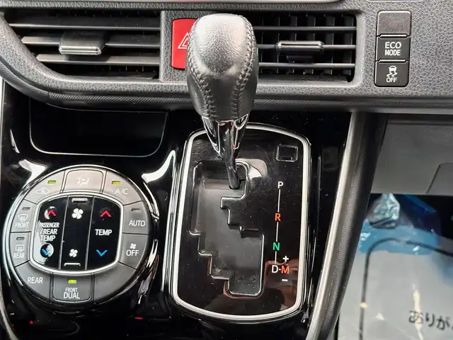 トヨタ ヴォクシー ZS 煌Ⅱ 宮城県 2019(平31)年 6.8万km ブラック Toyota Safety Sense /・プリクラッシュセーフティ/・レーンディパーチャーアラート/・オートマチックハイビーム/・発進遅れ告知機能/インテリジェントクリアランスソナー/12.1フリップダウンモニター（V12T-R66C）/純正9インチナビ【NSZT-Y66T】/・CD/DVD/・フルセグTV/・Bluetooth/・USB/ビルトインETC/両側パワースライドドア /LEDヘッドライト/フォグランプ/オートライト/革巻きステアリング/クルーズコントロール/ステアリングスイッチ/ウィンカー付電動格納式ミラー/純正16インチAW/純正フロアマット/純正ドアバイザー/Wエアバッグ/保証書