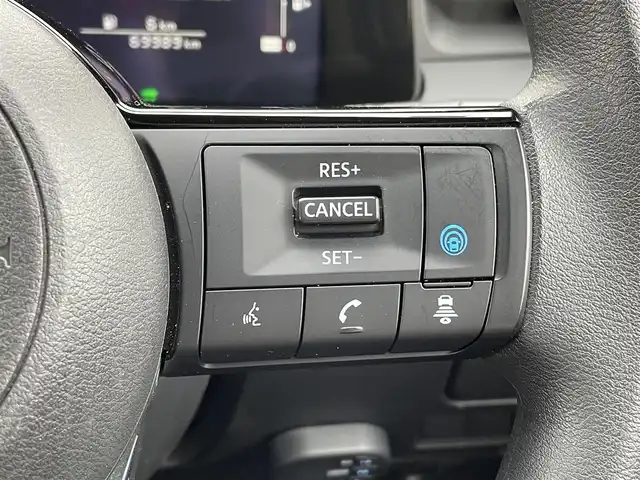 日産 ノート X 山梨県 2021(令3)年 7万km ピュアホワイトパール 純正9型ナビ/　(AM/FM/AppleCarPlay、AndroidAuto対応)/フルセグTV/インテリジェントアラウンドビューモニター/ビルトインETC2.0/ドライブレコーダー/インテリジェントクルーズコントロール/ソナー機能/プロパイロット/全方位運転支援システム/・インテリジェントエマージェンシーブレーキ/・踏み間違い衝突防止アシスト/・標識検知機能/・前方衝突予測警報/・車両逸脱防止支援システム/・ふらつき警報/・後側方衝突防止支援システム/SOSコール/インテリジェントルームミラー/アダプティブLEDヘッドランプ/ステアリングスイッチ/純正OP16インチエスティーロAW/インテリジェントキー/スペアキー/プッシュパワースターター/保証書