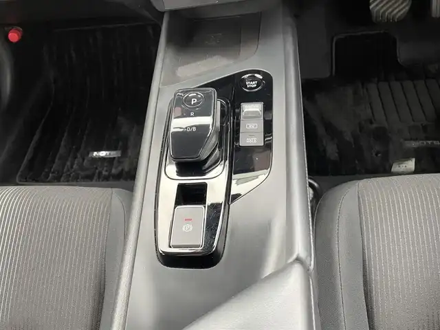 日産 ノート X 山梨県 2021(令3)年 7万km ピュアホワイトパール 純正9型ナビ/　(AM/FM/AppleCarPlay、AndroidAuto対応)/フルセグTV/インテリジェントアラウンドビューモニター/ビルトインETC2.0/ドライブレコーダー/インテリジェントクルーズコントロール/ソナー機能/プロパイロット/全方位運転支援システム/・インテリジェントエマージェンシーブレーキ/・踏み間違い衝突防止アシスト/・標識検知機能/・前方衝突予測警報/・車両逸脱防止支援システム/・ふらつき警報/・後側方衝突防止支援システム/SOSコール/インテリジェントルームミラー/アダプティブLEDヘッドランプ/ステアリングスイッチ/純正OP16インチエスティーロAW/インテリジェントキー/スペアキー/プッシュパワースターター/保証書