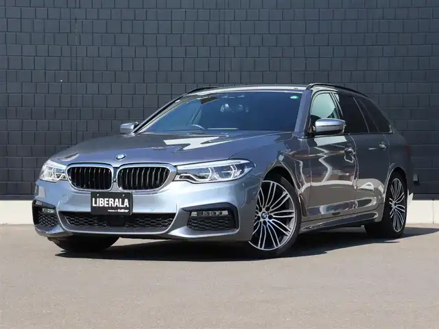 ＢＭＷ ５２３ｉ ツーリング Mスポーツ 宮城県 2019(令1)年 5.5万km グレー 純正ナビ（TV/ＢＴ/CD/DVD）/ACC/インテリジェントセーフティ/パークディスタンス/360°カメラ/ドライブモード/黒革レザーシート/パワーシート（DN席）/コーナーセンサー（前後）/デュアルエアコン/電動格納ミラー/リヤフォグランプ/フロントフォグランプ/プッシュスタート/コンフォートアクセス/MTモード付/パドルシフト/ミラー一体型ETC/純正１９インチAW/純正フロアマット/ＬＥＤヘッドライト/アダプティブヘッドライト/ワイヤレス充電/アンビエントライト/プライバシーガラスフィルム（後席)/アイドリングストップ/禁煙車