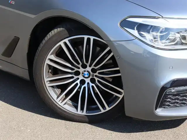 ＢＭＷ ５２３ｉ ツーリング Mスポーツ 宮城県 2019(令1)年 5.5万km グレー 純正ナビ（TV/ＢＴ/CD/DVD）/ACC/インテリジェントセーフティ/パークディスタンス/360°カメラ/ドライブモード/黒革レザーシート/パワーシート（DN席）/コーナーセンサー（前後）/デュアルエアコン/電動格納ミラー/リヤフォグランプ/フロントフォグランプ/プッシュスタート/コンフォートアクセス/MTモード付/パドルシフト/ミラー一体型ETC/純正１９インチAW/純正フロアマット/ＬＥＤヘッドライト/アダプティブヘッドライト/ワイヤレス充電/アンビエントライト/プライバシーガラスフィルム（後席)/アイドリングストップ/禁煙車