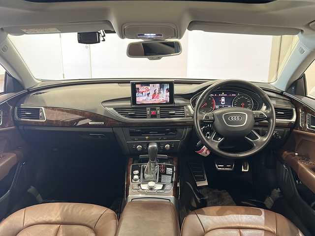 アウディ Ａ７ SB 3．0 TFSI クワトロ 新潟県 2017(平29)年 4.5万km グレイシアホワイトメタリック オプション装備/サンルーフ/4ゾーンデラックスオートマチックエアコンディショナー/標準装備/・マトリクスLEDヘッドライト/・LEDリヤコンビネーションライト ダイナミックターンインジケーター/・リヤスポイラー/・ステアリングホイール 4スポーク レザー マルチファンクション/・MMIナビゲーション／ MMIタッチ/・バーチャルコクピット/・BOSE サラウンドサウンドシステム/・アダプティブクルーズコントロール/・アウディアクティブレーンアシスト/・アウディサイドアシスト/・アウディパーキングシステム/・オートマチックテールゲート/・ブラウンレザーシート/・シートヒーター/・パワーシート/・ドライブレコーダー/・USB×2/・純正20インチアルミホイール/・スペアキー