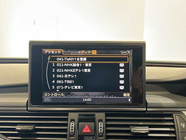 アウディ Ａ７ SB 3．0 TFSI クワトロ 新潟県 2017(平29)年 4.5万km グレイシアホワイトメタリック オプション装備/サンルーフ/4ゾーンデラックスオートマチックエアコンディショナー/標準装備/・マトリクスLEDヘッドライト/・LEDリヤコンビネーションライト ダイナミックターンインジケーター/・リヤスポイラー/・ステアリングホイール 4スポーク レザー マルチファンクション/・MMIナビゲーション／ MMIタッチ/・バーチャルコクピット/・BOSE サラウンドサウンドシステム/・アダプティブクルーズコントロール/・アウディアクティブレーンアシスト/・アウディサイドアシスト/・アウディパーキングシステム/・オートマチックテールゲート/・ブラウンレザーシート/・シートヒーター/・パワーシート/・ドライブレコーダー/・USB×2/・純正20インチアルミホイール/・スペアキー