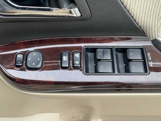 トヨタ ヴェルファイア 2．4V 山形県 2014(平26)年 7.6万km ホワイトパールクリスタルシャイン (株)IDOMが運営する【じしゃロン山形店】の自社ローン専用車両になります。/こちらは現金またはオートローンご利用時の価格です。/自社ローンご希望の方は別途その旨お申付け下さい。/外部検査実施済み/純正SDナビ/（DVD/フルセグTV/Bluetooth/MSV）/フリップダウンモニター/両側パワースライドドア/バックカメラ/クルーズコントロール/HIDヘッドライト/スマートキー/ビルトインETC/前席パワーシート/横滑り防止機能/純正17インチアルミホイール/カーテンエアバック/保証書/取扱説明書/スペアキー