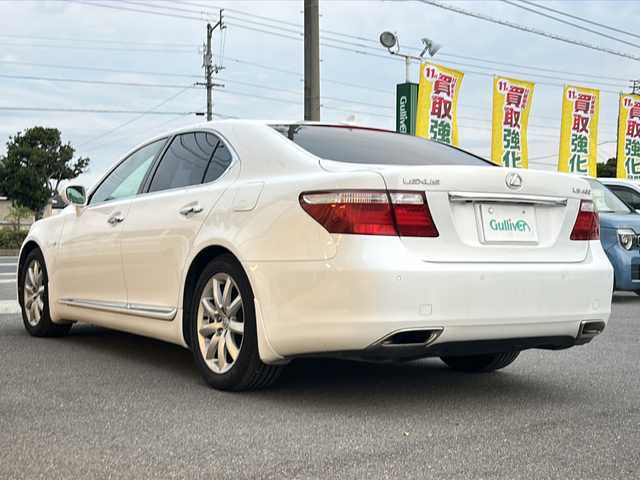 レクサス ＬＳ 460 バージョンC Iパッケージ 香川県 2009(平21)年 7万km ホワイトパールクリスタルシャイン 純正メーカーOPナビ/（フルセグTV/CD/DVD）/バックカメラ/サンルーフ/ドライブレコーダー/ステアリングヒーター/パワーシート/シートヒーター/エアシート/コーナーセンサー/ETC
