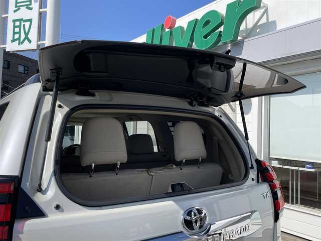 トヨタ ランドクルーザー プラド TX Lパッケージ 神奈川県 2022(令4)年 2.3万km ホワイトパールクリスタルシャイン アルパインメモリナビ　/　（CD・DVD・Bluetooth・HDMI）/フルセグTV/電動ムーンルーフ/モデリスタフロントスポイラー/モデリスタリヤスカート/ベージュレザーシート/シートヒーター/エアシート/トヨタセーフティセンス/レーダークルーズコントロール/ルーフレール/純正OP19インチAW/LEDヘッドライト/LEDフォグライト/バックカメラ/前席パワーシート/クリアランスソナー/スマートキー×2/保証書/取扱説明書