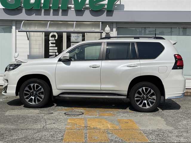 トヨタ ランドクルーザー プラド TX Lパッケージ 神奈川県 2022(令4)年 2.3万km ホワイトパールクリスタルシャイン アルパインメモリナビ　/　（CD・DVD・Bluetooth・HDMI）/フルセグTV/電動ムーンルーフ/モデリスタフロントスポイラー/モデリスタリヤスカート/ベージュレザーシート/シートヒーター/エアシート/トヨタセーフティセンス/レーダークルーズコントロール/ルーフレール/純正OP19インチAW/LEDヘッドライト/LEDフォグライト/バックカメラ/前席パワーシート/クリアランスソナー/スマートキー×2/保証書/取扱説明書