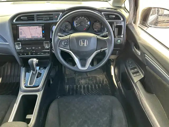 ホンダ シャトル G 新潟県 2015(平27)年 14.5万km クリスタルブラックパール 純正ナビ【Bluetooth、CD/DVD】/ETC/バックカメラ/スペアキー/スマートキー/アイドリングストップ/LEDヘッドライト/フルフラットシート/社外アルミホイール/社外フロアマット/横滑り防止/プッシュスタート/スマートキー/スペアキー