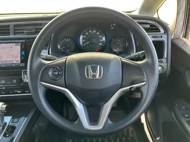 ホンダ シャトル G 新潟県 2015(平27)年 14.5万km クリスタルブラックパール 純正ナビ【Bluetooth、CD/DVD】/ETC/バックカメラ/スペアキー/スマートキー/アイドリングストップ/LEDヘッドライト/フルフラットシート/社外アルミホイール/社外フロアマット/横滑り防止/プッシュスタート/スマートキー/スペアキー