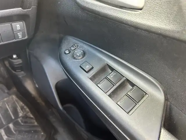 ホンダ シャトル G 新潟県 2015(平27)年 14.5万km クリスタルブラックパール 純正ナビ【Bluetooth、CD/DVD】/ETC/バックカメラ/スペアキー/スマートキー/アイドリングストップ/LEDヘッドライト/フルフラットシート/社外アルミホイール/社外フロアマット/横滑り防止/プッシュスタート/スマートキー/スペアキー