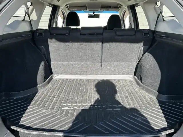 ホンダ シャトル G 新潟県 2015(平27)年 14.5万km クリスタルブラックパール 純正ナビ【Bluetooth、CD/DVD】/ETC/バックカメラ/スペアキー/スマートキー/アイドリングストップ/LEDヘッドライト/フルフラットシート/社外アルミホイール/社外フロアマット/横滑り防止/プッシュスタート/スマートキー/スペアキー