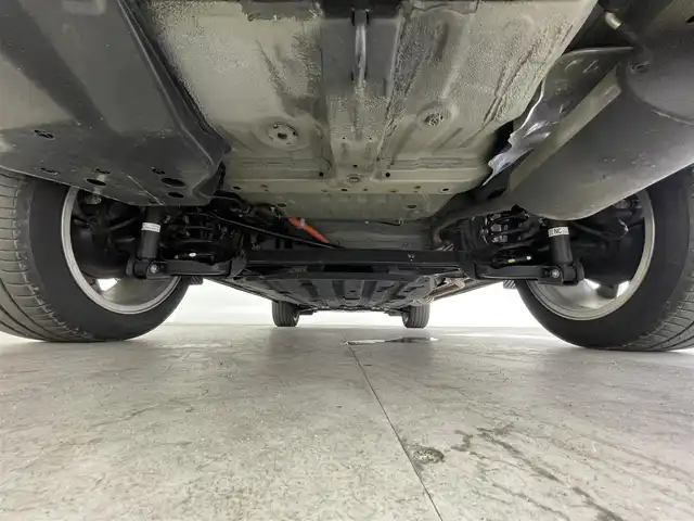 ホンダ ヴェゼル ハイブリッド e:HEV Z 大分県 2022(令4)年 4.2万km クリスタルブラックパール Honda SENSING/・衝突軽減ブレーキ（CMBS）/・誤発進抑制機能/・後方誤発進抑制機能/・近距離衝突軽減ブレーキ/・歩行者事故低減ステアリング/・路外逸脱抑制機能/・渋滞追従機能付アダプティブクルーズコントロール（ACC）/・車線維持支援システム（LKAS）/・トラフィックジャムアシスト（渋滞運転支援機能）/・先行車発進お知らせ機能/・標識認識機能/・オートハイビーム/・パーキングセンサーシステム/・アダプティブドライビングビーム/・ブラインドスポットインフォメーション/Honda CONNECTディスプレー/(フルセグTV/BT対応/USB、AM/FM//AppleCarPlay/AndroidAuto)/ステアリングスイッチ/バックカメラ/ETC2.0車載器/ワイヤレス充電/ステアリングヒーター/パワーバックドア/電動格納ミラー/ハーフレザーシート/・前席シートヒーター/オートライト/LEDヘッドライト/LEDフォグ/純正18インチアルミホイール/保証書、取説、スペアキー有り
