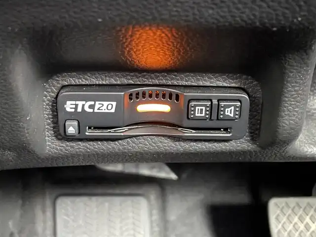 ホンダ ヴェゼル ハイブリッド e:HEV Z 大分県 2022(令4)年 4.2万km クリスタルブラックパール Honda SENSING/・衝突軽減ブレーキ（CMBS）/・誤発進抑制機能/・後方誤発進抑制機能/・近距離衝突軽減ブレーキ/・歩行者事故低減ステアリング/・路外逸脱抑制機能/・渋滞追従機能付アダプティブクルーズコントロール（ACC）/・車線維持支援システム（LKAS）/・トラフィックジャムアシスト（渋滞運転支援機能）/・先行車発進お知らせ機能/・標識認識機能/・オートハイビーム/・パーキングセンサーシステム/・アダプティブドライビングビーム/・ブラインドスポットインフォメーション/Honda CONNECTディスプレー/(フルセグTV/BT対応/USB、AM/FM//AppleCarPlay/AndroidAuto)/ステアリングスイッチ/バックカメラ/ETC2.0車載器/ワイヤレス充電/ステアリングヒーター/パワーバックドア/電動格納ミラー/ハーフレザーシート/・前席シートヒーター/オートライト/LEDヘッドライト/LEDフォグ/純正18インチアルミホイール/保証書、取説、スペアキー有り