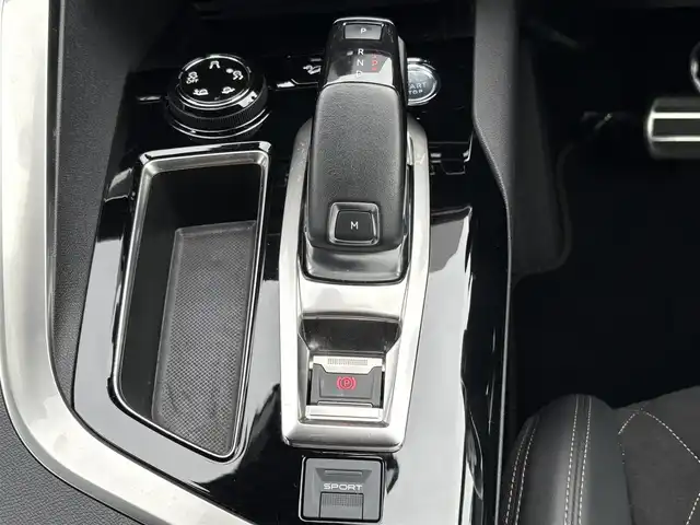 プジョー ５００８ GT ブルーHDi 愛知県 2020(令2)年 0.8万km 青 ワンオーナー/純正ナビ/（Apple Car Play/Android Auto/BT/USB/ラジオ）/フルセグTV/バックカメラ/ハーフレザーシート/レーダークルーズコントロール/BSM/クリアランスソナー/パワーバックドア/パドルシフト/電動パーキングブレーキ/LEDヘッドライト/スマートキー×2