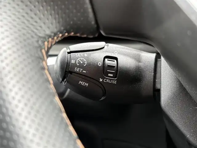 プジョー ５００８ GT ブルーHDi 愛知県 2020(令2)年 0.8万km 青 ワンオーナー/純正ナビ/（Apple Car Play/Android Auto/BT/USB/ラジオ）/フルセグTV/バックカメラ/ハーフレザーシート/レーダークルーズコントロール/BSM/クリアランスソナー/パワーバックドア/パドルシフト/電動パーキングブレーキ/LEDヘッドライト/スマートキー×2