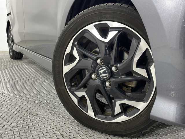 ホンダ Ｎ ＢＯＸ カスタム G L ターボ ホンダセンシング 広島県 2019(令1)年 4.9万km シャイニンググレーM 禁煙車/純正ナビ/両側パワースライドドア/バックカメラ/ホンダセンシング/・衝突軽減ブレーキ/・レーンキープアシスト/・オートハイビーム/・アダプティブクルーズコントロール/・誤発進抑制機能/パドルシフト/ETC/USB入力端子/チップアップシート/LEDヘッドライト/フォグランプ/純正15インチアルミホイール(165/55/R15)/エアバッグ(運転席/助手席/サイド/カーテン)