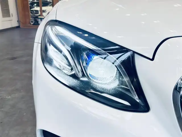 メルセデス・ベンツ Ｅ２２０ｄ ステーションワゴンアバンギャルド 大阪府 2019(平31)年 3.4万km ポーラホワイト レザーエクスクルーシブP/レーダーセーフティP/HUD/Burmeste/ACC/純正ナビ/TV/360度カメラ/applecarplay/純正19インチAW/LEDヘッドライト/アンビエントライト/電動リアゲート/ブラインドスポット/黒革/メモリ付きパワーシート/シートヒーター/パフュームアトマイザー/クリアランスソナー/ETC/ドラレコ/レーダー探知機