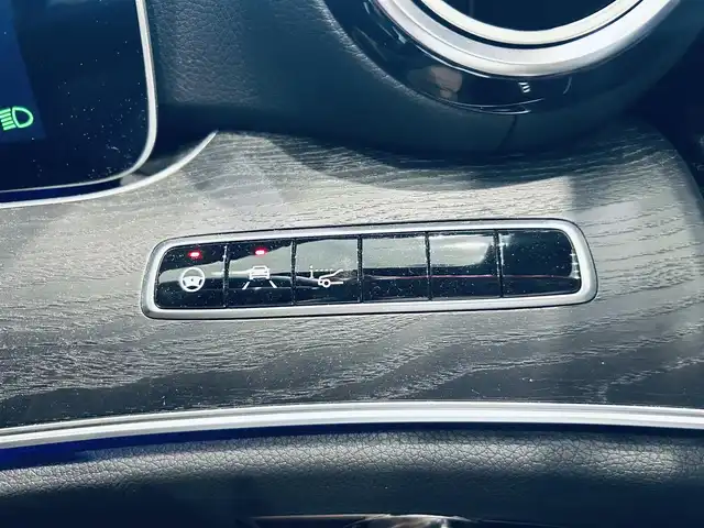 メルセデス・ベンツ Ｅ２２０ｄ ステーションワゴンアバンギャルド 大阪府 2019(平31)年 3.4万km ポーラホワイト レザーエクスクルーシブP/レーダーセーフティP/HUD/Burmeste/ACC/純正ナビ/TV/360度カメラ/applecarplay/純正19インチAW/LEDヘッドライト/アンビエントライト/電動リアゲート/ブラインドスポット/黒革/メモリ付きパワーシート/シートヒーター/パフュームアトマイザー/クリアランスソナー/ETC/ドラレコ/レーダー探知機