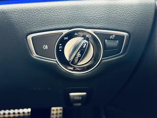 メルセデス・ベンツ Ｅ２２０ｄ ステーションワゴンアバンギャルド 大阪府 2019(平31)年 3.4万km ポーラホワイト レザーエクスクルーシブP/レーダーセーフティP/HUD/Burmeste/ACC/純正ナビ/TV/360度カメラ/applecarplay/純正19インチAW/LEDヘッドライト/アンビエントライト/電動リアゲート/ブラインドスポット/黒革/メモリ付きパワーシート/シートヒーター/パフュームアトマイザー/クリアランスソナー/ETC/ドラレコ/レーダー探知機