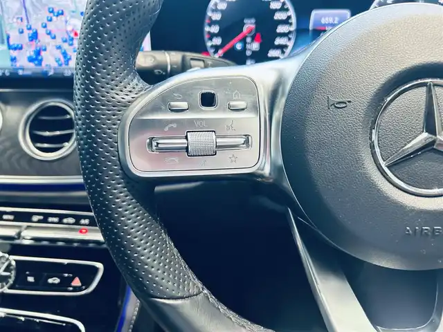 メルセデス・ベンツ Ｅ２２０ｄ ステーションワゴンアバンギャルド 大阪府 2019(平31)年 3.4万km ポーラホワイト レザーエクスクルーシブP/レーダーセーフティP/HUD/Burmeste/ACC/純正ナビ/TV/360度カメラ/applecarplay/純正19インチAW/LEDヘッドライト/アンビエントライト/電動リアゲート/ブラインドスポット/黒革/メモリ付きパワーシート/シートヒーター/パフュームアトマイザー/クリアランスソナー/ETC/ドラレコ/レーダー探知機