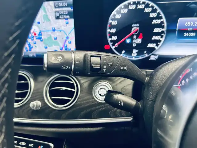 メルセデス・ベンツ Ｅ２２０ｄ ステーションワゴンアバンギャルド 大阪府 2019(平31)年 3.4万km ポーラホワイト レザーエクスクルーシブP/レーダーセーフティP/HUD/Burmeste/ACC/純正ナビ/TV/360度カメラ/applecarplay/純正19インチAW/LEDヘッドライト/アンビエントライト/電動リアゲート/ブラインドスポット/黒革/メモリ付きパワーシート/シートヒーター/パフュームアトマイザー/クリアランスソナー/ETC/ドラレコ/レーダー探知機