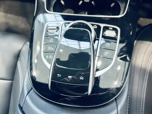 メルセデス・ベンツ Ｅ２２０ｄ ステーションワゴンアバンギャルド 大阪府 2019(平31)年 3.4万km ポーラホワイト レザーエクスクルーシブP/レーダーセーフティP/HUD/Burmeste/ACC/純正ナビ/TV/360度カメラ/applecarplay/純正19インチAW/LEDヘッドライト/アンビエントライト/電動リアゲート/ブラインドスポット/黒革/メモリ付きパワーシート/シートヒーター/パフュームアトマイザー/クリアランスソナー/ETC/ドラレコ/レーダー探知機