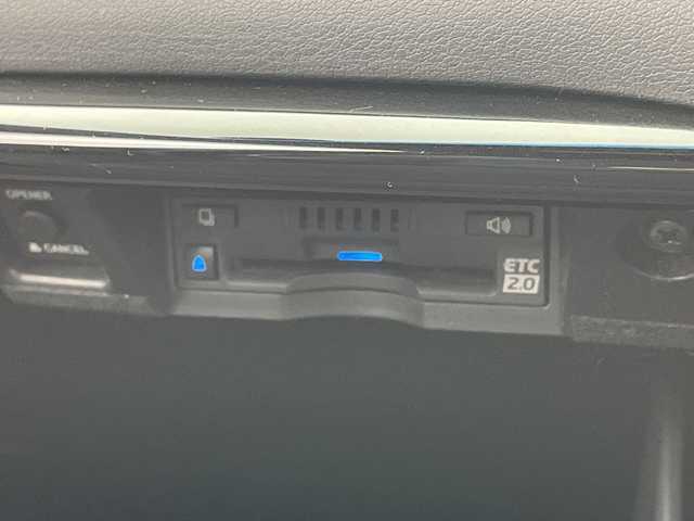 トヨタ クラウン RS アドバンス 岐阜県 2018(平30)年 4.3万km ホワイトパールクリスタルシャイン 純正メモリナビ/フルセグ/BT/DVD/USB/バックカメラ/トヨタセーフティセンス/・プリクラッシュセーフティ/・レーダークルーズコントロール/・レーントレーシングアシスト/・オートマチックハイビーム/・ロードサインアシスト/ブラインドスポットモニター/リヤトラフィックアラート/クリアランスソナー/アイドリングストップ/ビルトインETC/ハーフレザーシート/前席シートヒーター/ステアリングヒーター/シーケンシャルウインカー/LEDオートライト/フォグランプ/純正18インチAW/パドルシフト/プッシュスタート/サイドバイザー/純正フロアマット