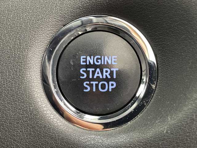 トヨタ クラウン RS アドバンス 岐阜県 2018(平30)年 4.3万km ホワイトパールクリスタルシャイン 純正メモリナビ/フルセグ/BT/DVD/USB/バックカメラ/トヨタセーフティセンス/・プリクラッシュセーフティ/・レーダークルーズコントロール/・レーントレーシングアシスト/・オートマチックハイビーム/・ロードサインアシスト/ブラインドスポットモニター/リヤトラフィックアラート/クリアランスソナー/アイドリングストップ/ビルトインETC/ハーフレザーシート/前席シートヒーター/ステアリングヒーター/シーケンシャルウインカー/LEDオートライト/フォグランプ/純正18インチAW/パドルシフト/プッシュスタート/サイドバイザー/純正フロアマット