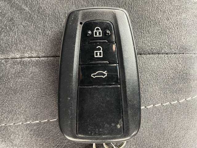 トヨタ クラウン RS アドバンス 岐阜県 2018(平30)年 4.3万km ホワイトパールクリスタルシャイン 純正メモリナビ/フルセグ/BT/DVD/USB/バックカメラ/トヨタセーフティセンス/・プリクラッシュセーフティ/・レーダークルーズコントロール/・レーントレーシングアシスト/・オートマチックハイビーム/・ロードサインアシスト/ブラインドスポットモニター/リヤトラフィックアラート/クリアランスソナー/アイドリングストップ/ビルトインETC/ハーフレザーシート/前席シートヒーター/ステアリングヒーター/シーケンシャルウインカー/LEDオートライト/フォグランプ/純正18インチAW/パドルシフト/プッシュスタート/サイドバイザー/純正フロアマット