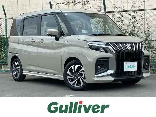 スズキ ソリオ バンディット HV MV 東京都 2025(令7)年 0.1万km キャラバンアイボリーPM 全方位モニター付メモリーナビゲーション/（9インチ、HUD、TV、BT、DVD、CD、FM、AM）/両側パワスラ/ＨＵＤ（マルチインフォメーションディスプレイ）/セーフティーサポート/ＡＣＣ/F席シートヒーター（ファブリックシート）/コーナーセンサー/ＡｐｐｌｅＣａｒＰｌａｙ/ＡｎｄｒｏｉｄＡｕｔｏ/オートＬＥＤヘッドランプ/LED[ポジションランプ/革巻きステアリング/ステアリングスイッチ/横滑り防止/レーンキープＡ/衝突被害軽減システム/フロントエアロバンパー/リアエアロバンパー/キーレスプッシュスタートシステム/アクセサリーソケット（USB電源ソケット）