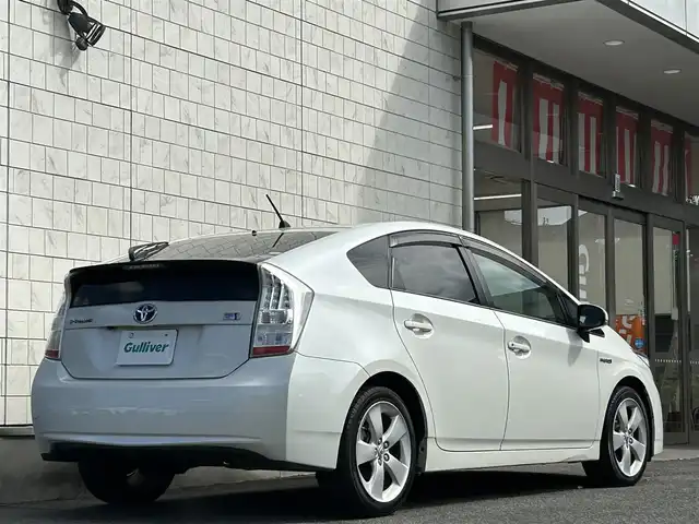トヨタ プリウス S ツーリングセレクション 埼玉県 2011(平23)年 14.9万km ホワイトパールクリスタルシャイン ・外部検査済み/・メーカーナビゲーション/・バックカメラ/・純正17インチアルミホイール/・LEDヘッドライト/・FRコーナーセンサー/・フロアマット/・ドアバイザー/・スマートキー/・スペアキー
