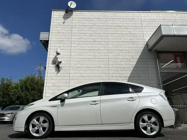 トヨタ プリウス S ツーリングセレクション 埼玉県 2011(平23)年 14.9万km ホワイトパールクリスタルシャイン ・外部検査済み/・メーカーナビゲーション/・バックカメラ/・純正17インチアルミホイール/・LEDヘッドライト/・FRコーナーセンサー/・フロアマット/・ドアバイザー/・スマートキー/・スペアキー