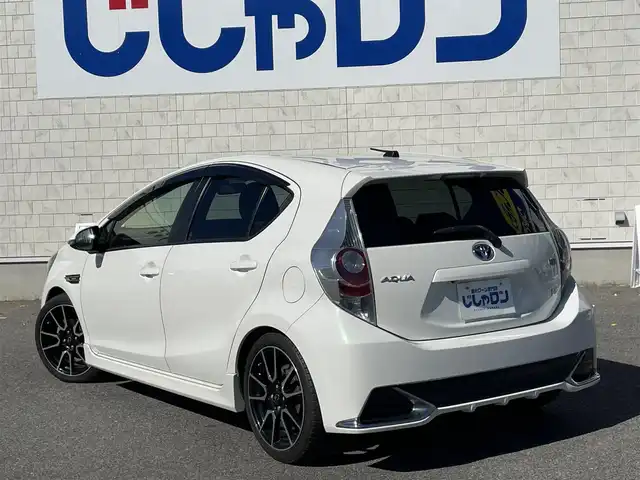 トヨタ アクア G G’s 佐賀県 2014(平26)年 12.9万km ライムホワイトパールクリスタルシャイン こちらは現金またはオートローンご利用時の価格です/自社ローンご希望の方は別途その旨お申付け下さい/禁煙車　/ライムホワイトパール　/専用フロントバンパー　/専用ＬＥＤライト　/専用シート　/専用１７インチアルミ