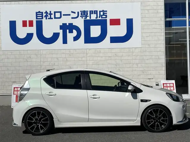 トヨタ アクア G G’s 佐賀県 2014(平26)年 12.9万km ライムホワイトパールクリスタルシャイン こちらは現金またはオートローンご利用時の価格です/自社ローンご希望の方は別途その旨お申付け下さい/禁煙車　/ライムホワイトパール　/専用フロントバンパー　/専用ＬＥＤライト　/専用シート　/専用１７インチアルミ