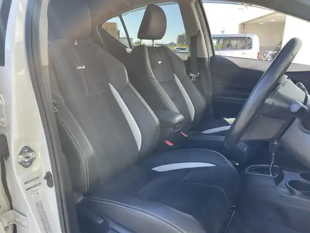 トヨタ アクア G G’s 佐賀県 2014(平26)年 12.9万km ライムホワイトパールクリスタルシャイン こちらは現金またはオートローンご利用時の価格です/自社ローンご希望の方は別途その旨お申付け下さい/禁煙車　/ライムホワイトパール　/専用フロントバンパー　/専用ＬＥＤライト　/専用シート　/専用１７インチアルミ