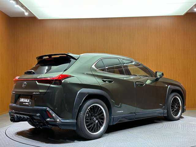 レクサス ＵＸ 250h Fスポーツ 千葉県 2018(平30)年 2.6万km テレーンカーキマイカM ＴＲＤエアロダイナミクスパッケージ１　/ムーンルーフ　/白革シート　/３眼ＬＥＤヘッドライト　/ＨＵＤ　/ＡＣＣ　/ナビ　/ＴＶ　　/３６０°　/シートＨ　/ベンチレーション　/電動リアゲート　/衝突軽減Ｂ　/ＢＳＭ　/ＬＫＡ