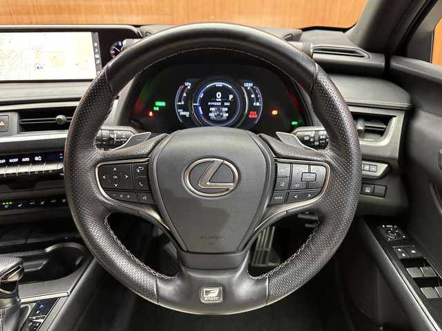 レクサス ＵＸ 250h Fスポーツ 千葉県 2018(平30)年 2.6万km テレーンカーキマイカM ＴＲＤエアロダイナミクスパッケージ１　/ムーンルーフ　/白革シート　/３眼ＬＥＤヘッドライト　/ＨＵＤ　/ＡＣＣ　/ナビ　/ＴＶ　　/３６０°　/シートＨ　/ベンチレーション　/電動リアゲート　/衝突軽減Ｂ　/ＢＳＭ　/ＬＫＡ