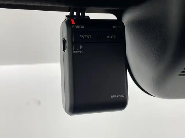 ホンダ Ｎ ＢＯＸ カスタム 愛知県 2023(令5)年 2.2万km プラチナホワイトパール 禁煙車/純正９インチナビ/（ＤＶＤ/ＣＤ/フルセグTV/AppleCarPlay/Bluetooth）/バックカメラ/ホンダセンシング/・衝突軽減ブレーキ/・車線逸脱支援システム/・路外逸脱抑制機能/・先行車発進お知らせ機能/・リアパーキングセンサー/・標識認識機能/・アダプティブクルーズコントロール/・オートマチックハイビーム/ＥＴＣ/ドライブレコーダー/シートヒーター/両側パワースライドドア/純正１４インチアルミホイール/ＬＥＤヘッドライト/フロントフォグランプ/オートライト/スマートキー/プッシュスタート/純正フロアマット/横滑り防止装置/チップアップシート/ベンチシート