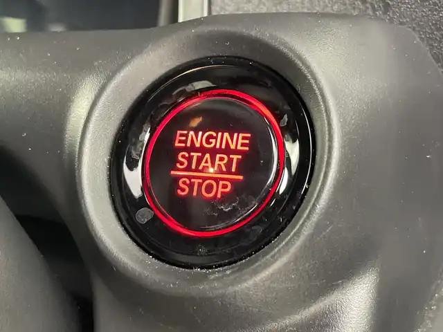 ホンダ Ｎ ＢＯＸ カスタム 愛知県 2023(令5)年 2.2万km プラチナホワイトパール 禁煙車/純正９インチナビ/（ＤＶＤ/ＣＤ/フルセグTV/AppleCarPlay/Bluetooth）/バックカメラ/ホンダセンシング/・衝突軽減ブレーキ/・車線逸脱支援システム/・路外逸脱抑制機能/・先行車発進お知らせ機能/・リアパーキングセンサー/・標識認識機能/・アダプティブクルーズコントロール/・オートマチックハイビーム/ＥＴＣ/ドライブレコーダー/シートヒーター/両側パワースライドドア/純正１４インチアルミホイール/ＬＥＤヘッドライト/フロントフォグランプ/オートライト/スマートキー/プッシュスタート/純正フロアマット/横滑り防止装置/チップアップシート/ベンチシート